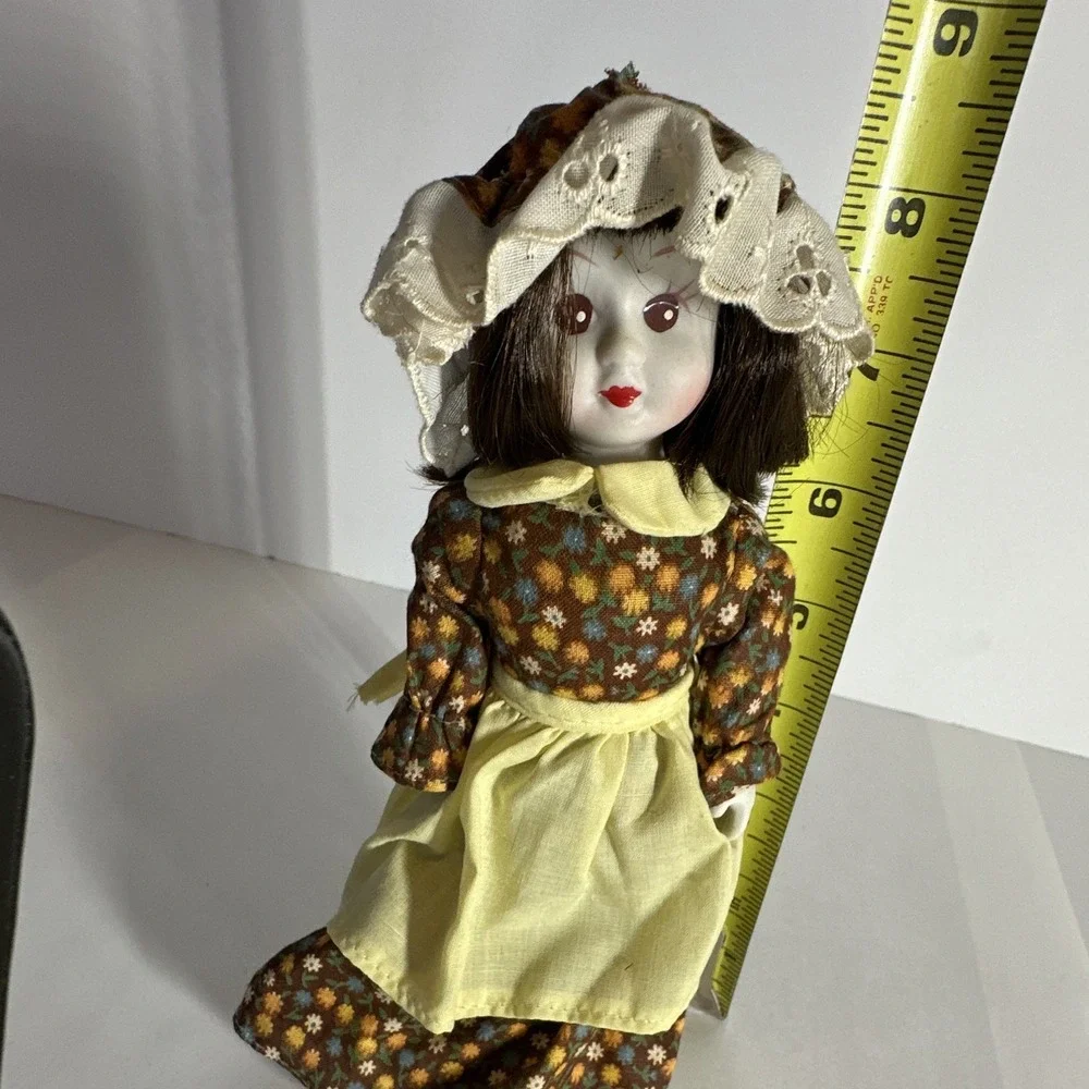 The Unbranded Brand cloth girl